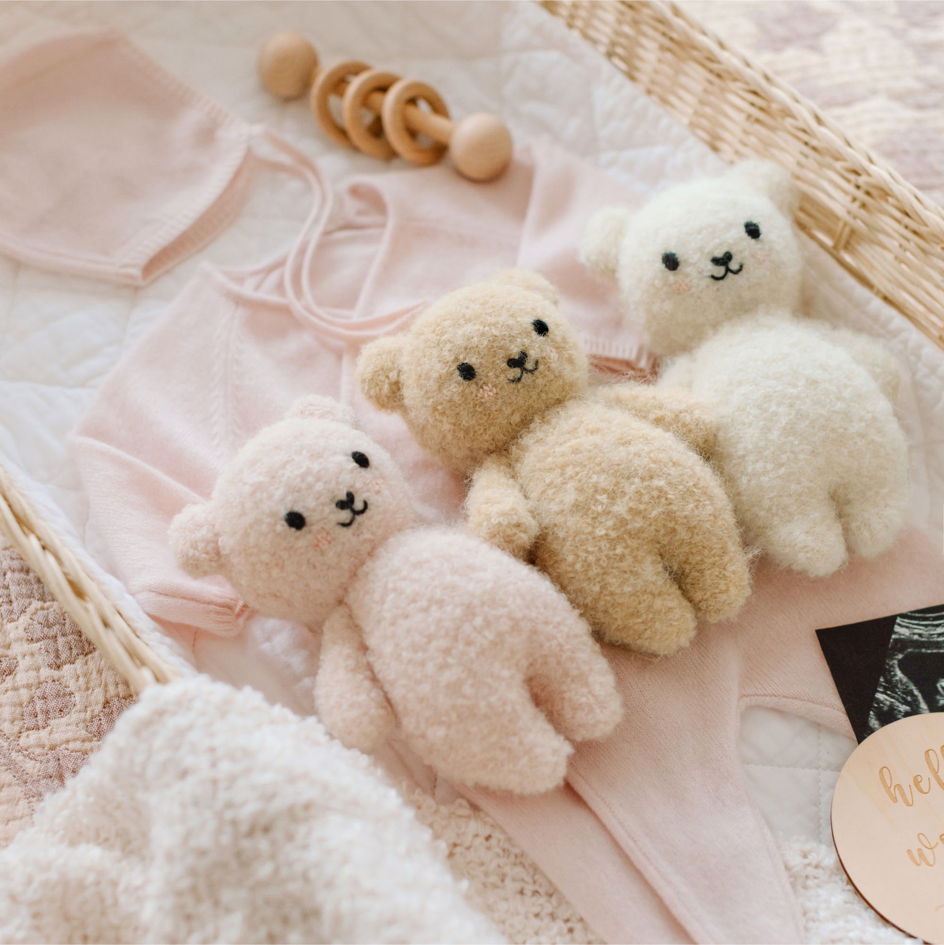 Baby Bouclé Bear - Strawberry