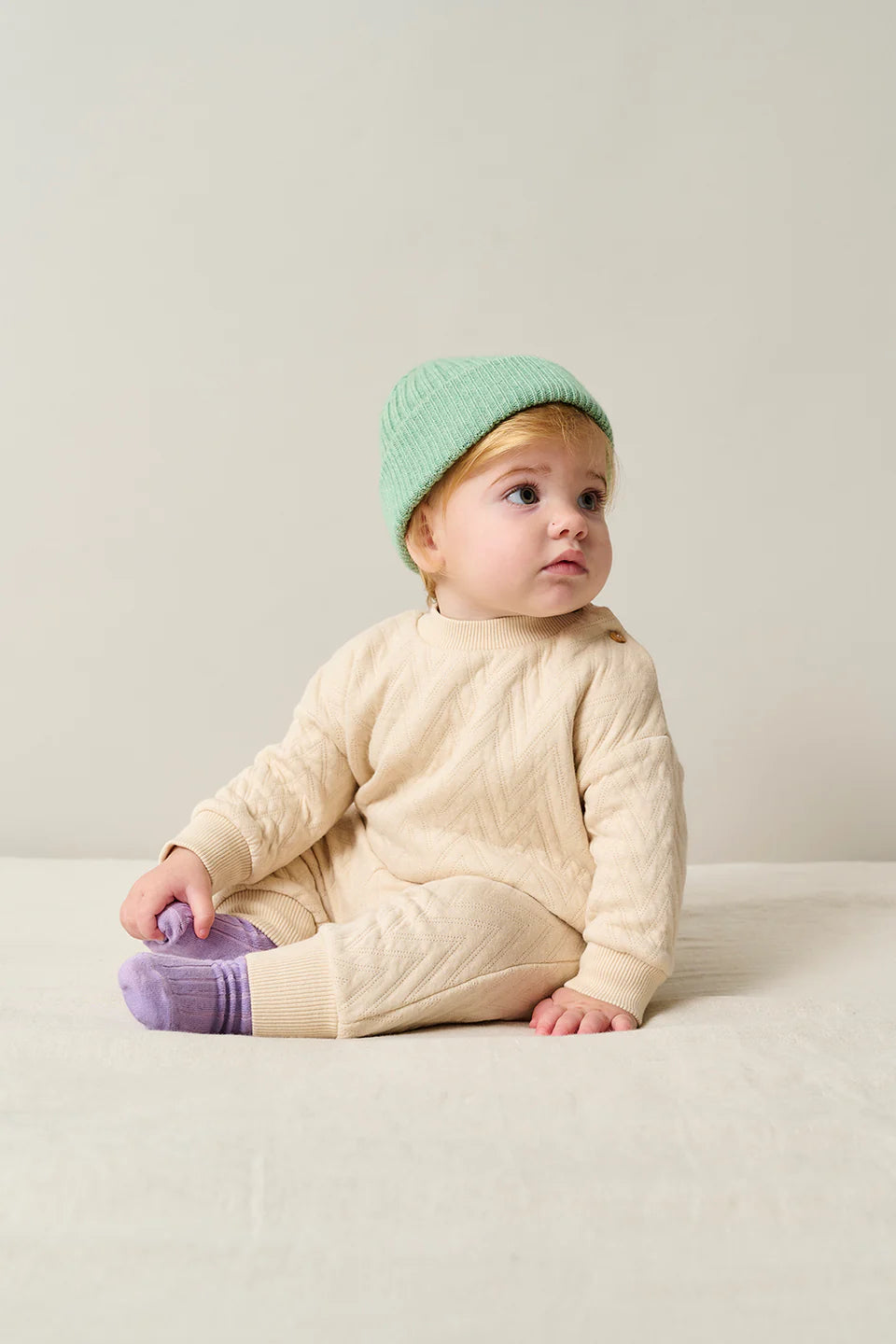 Quilted zigzag baby pants - stone