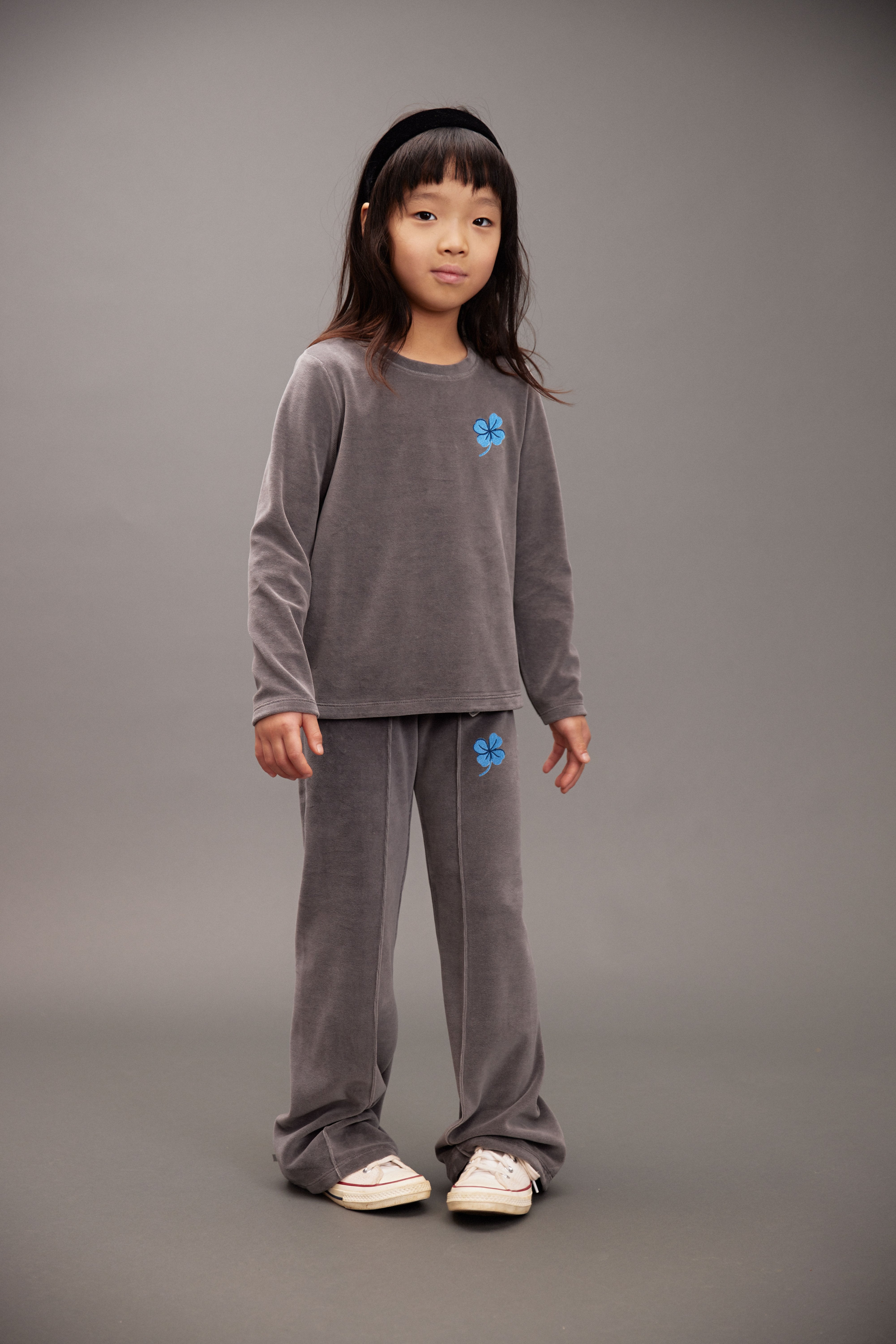 Clover Emb Velour Top - Grey