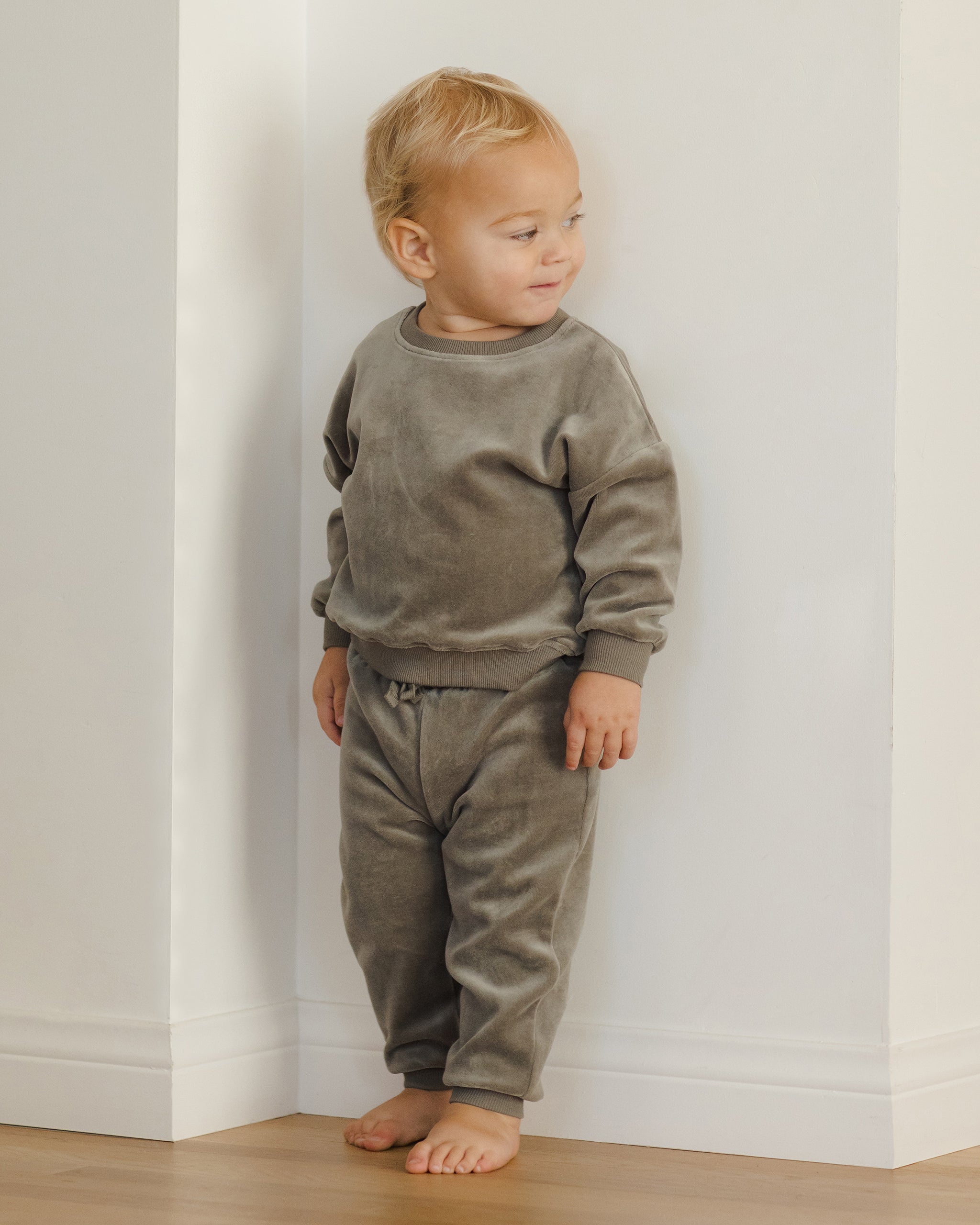 Velour Relaxed Sweatshirt || Forest