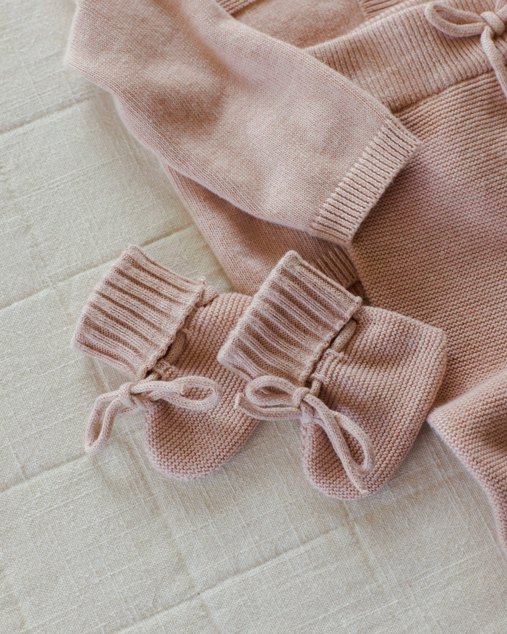 Knit Booties || Heathered Rose