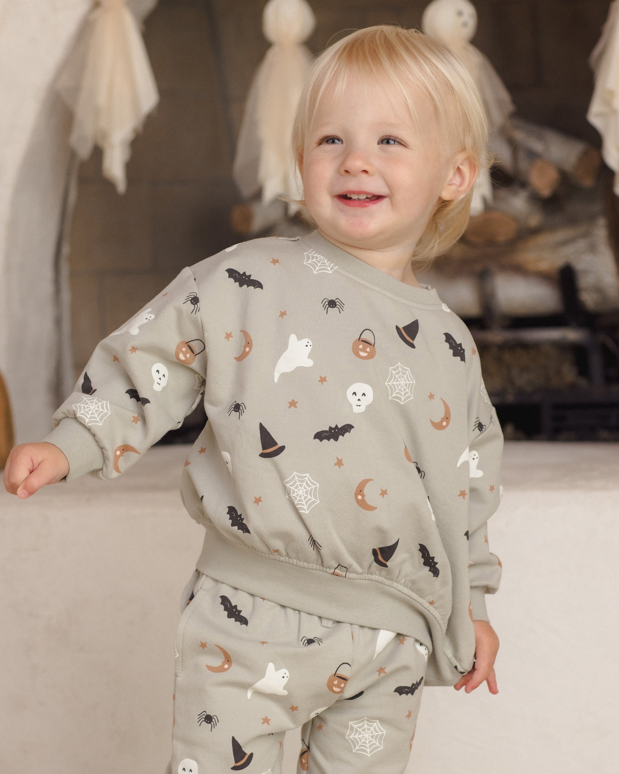 Relaxed Fleece Sweatshirt & Sweatpants Halloween Things - Pewter