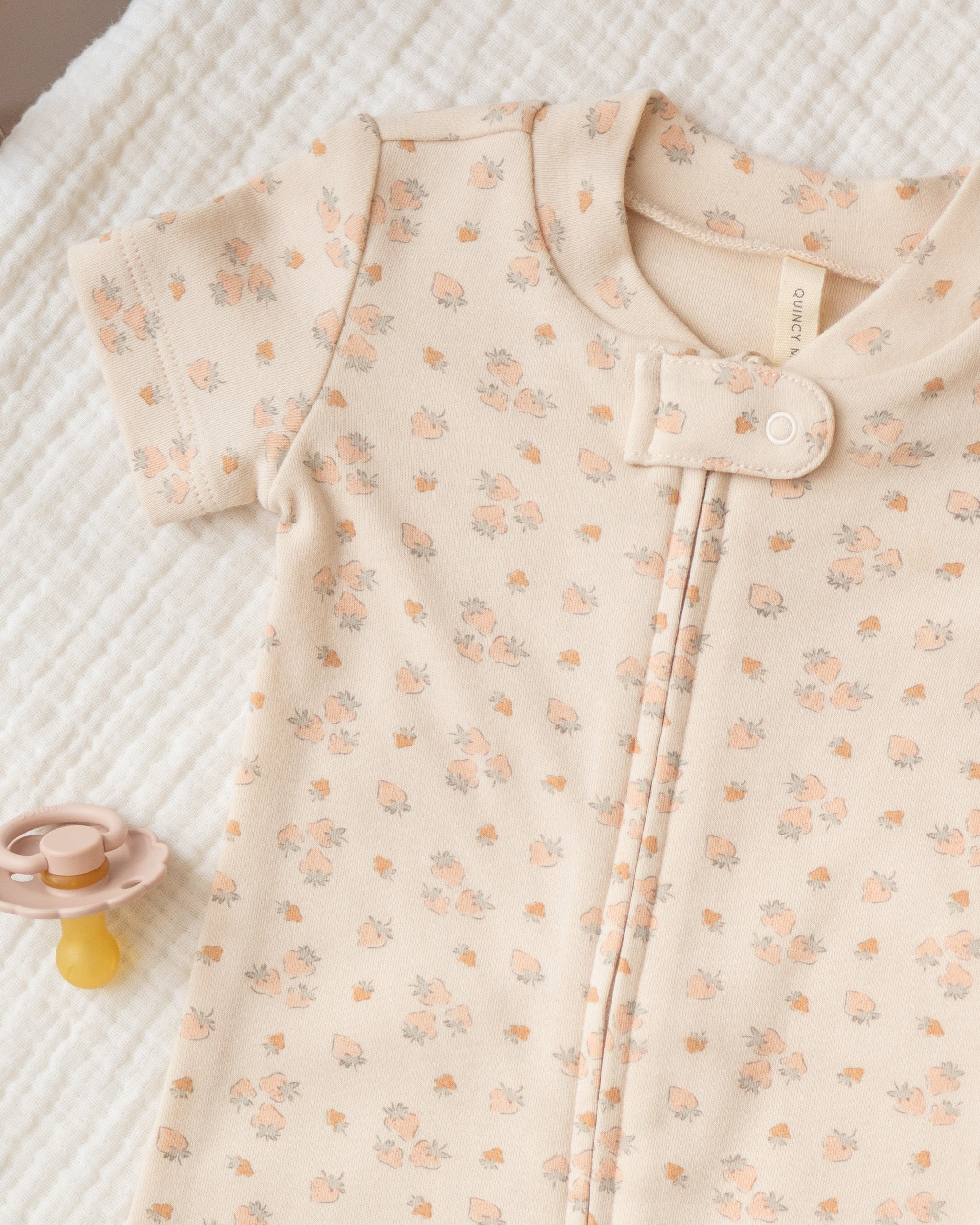 Zip Short Sleeve Sleeper || Strawberries