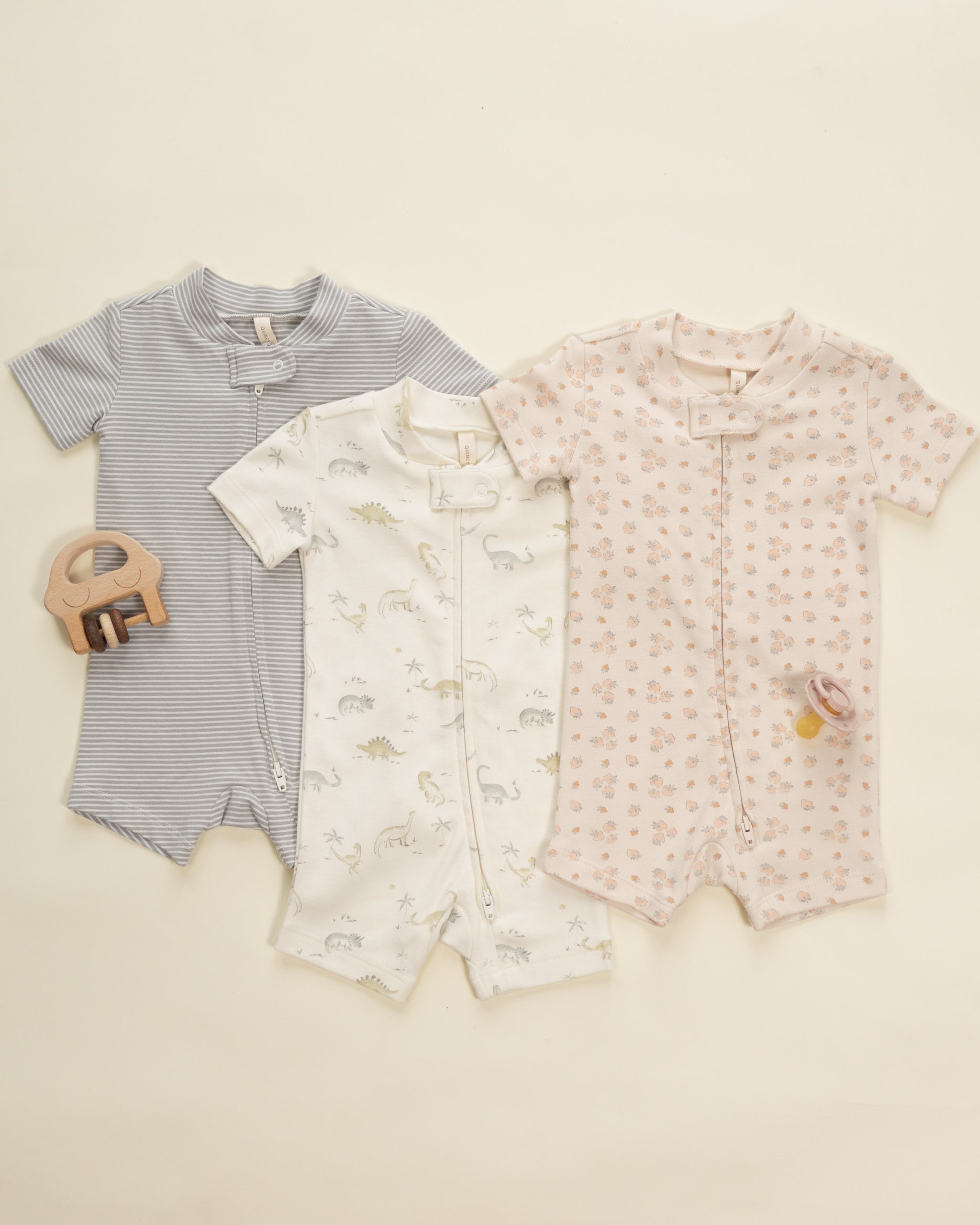 Zip Short Sleeve Sleeper || Strawberries
