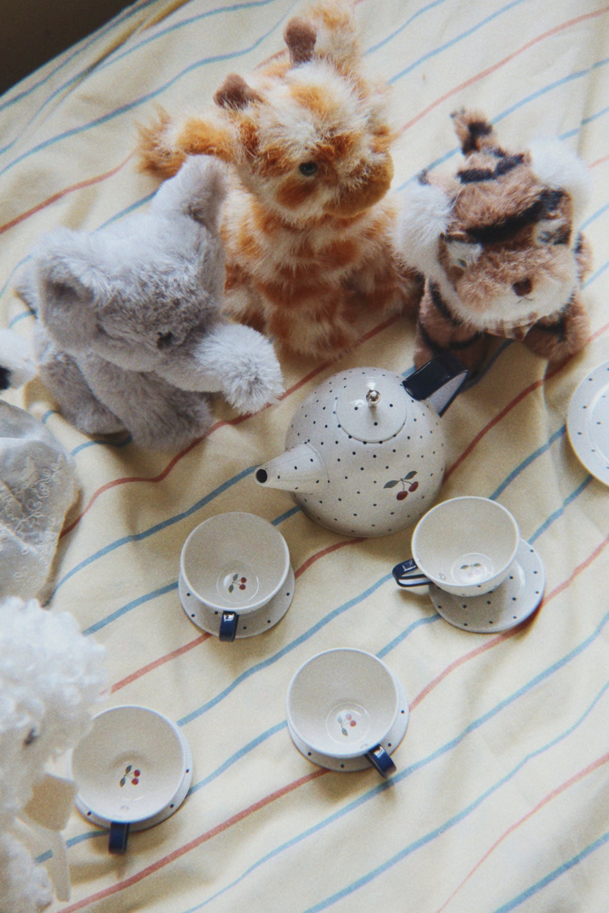 Tea Party - Blue Dot