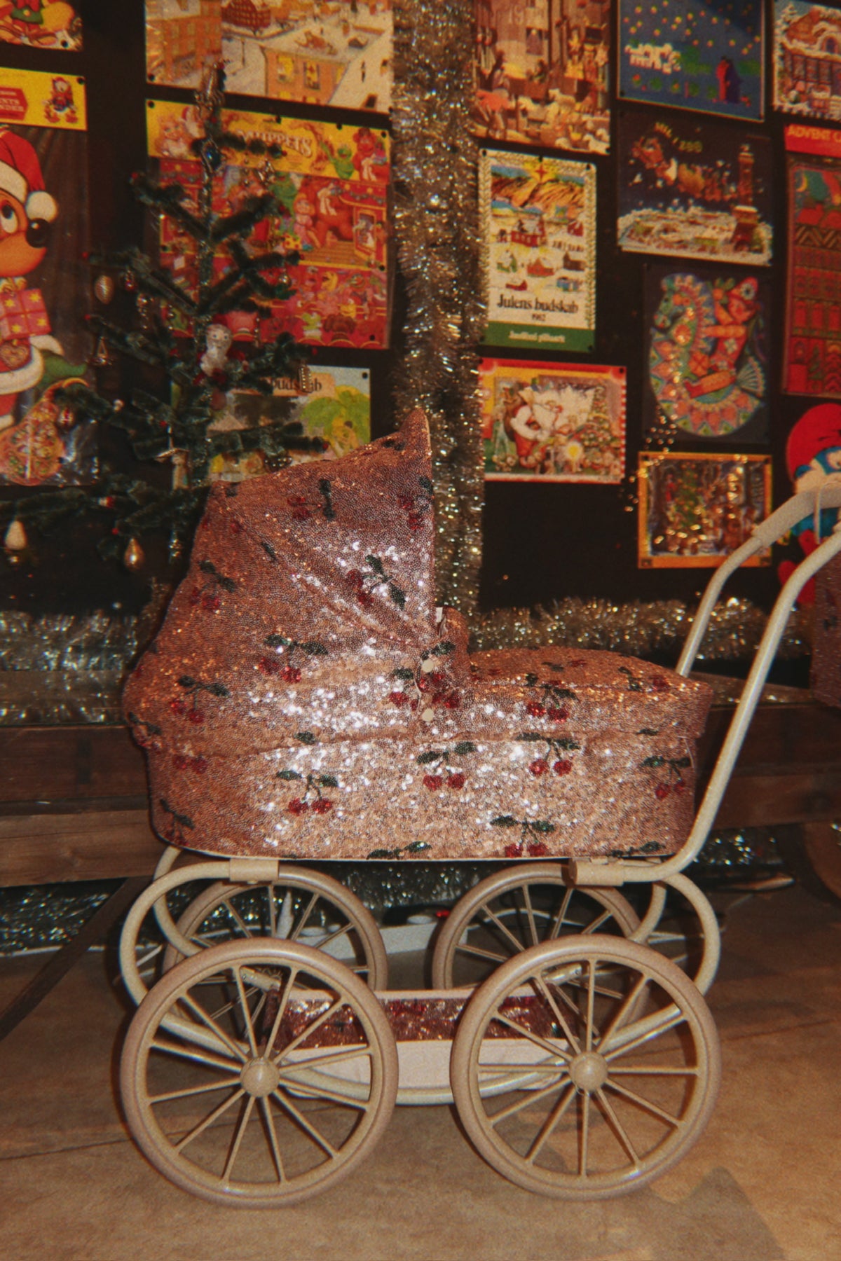 Sparkly Minnie Doll Pram - Cherry Sequin