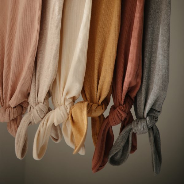 RIBBED KNOTTED BABY GOWN