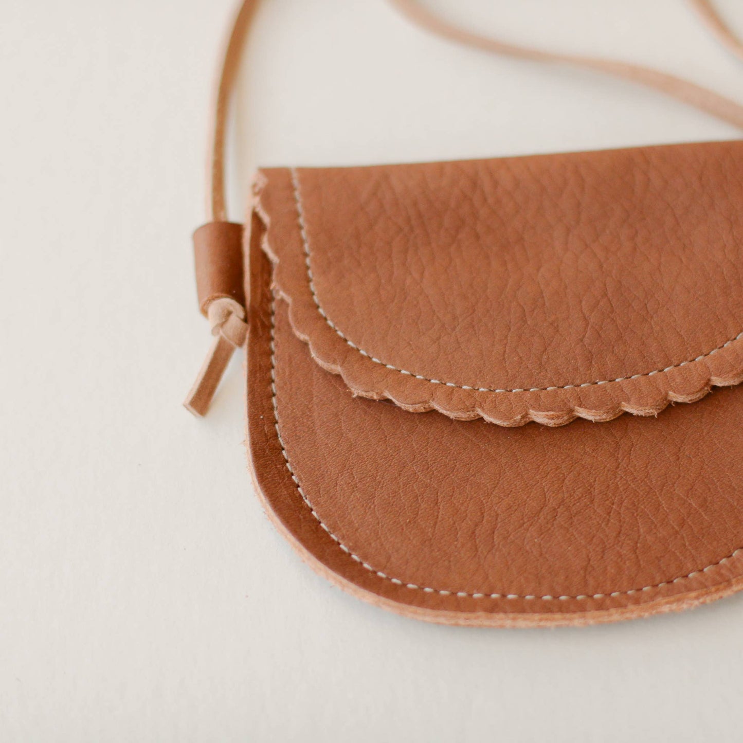 Toddler Scalloped Leather Purse in Walnut