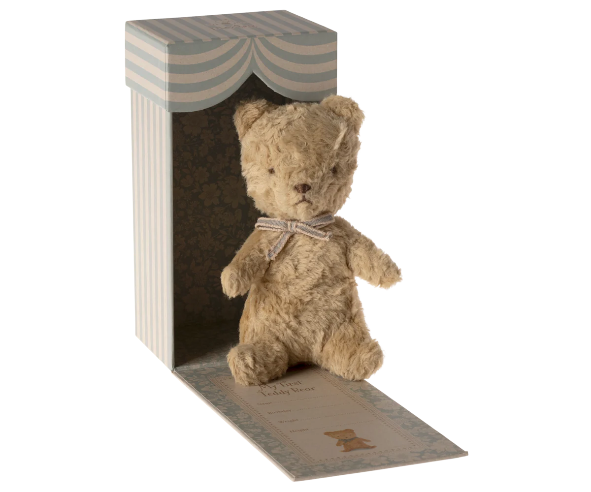 My First Teddy, Sand