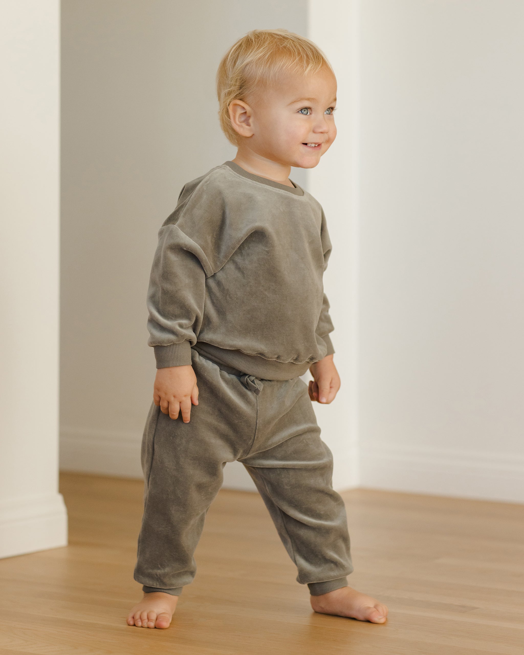 Velour Relaxed Sweatshirt || Forest