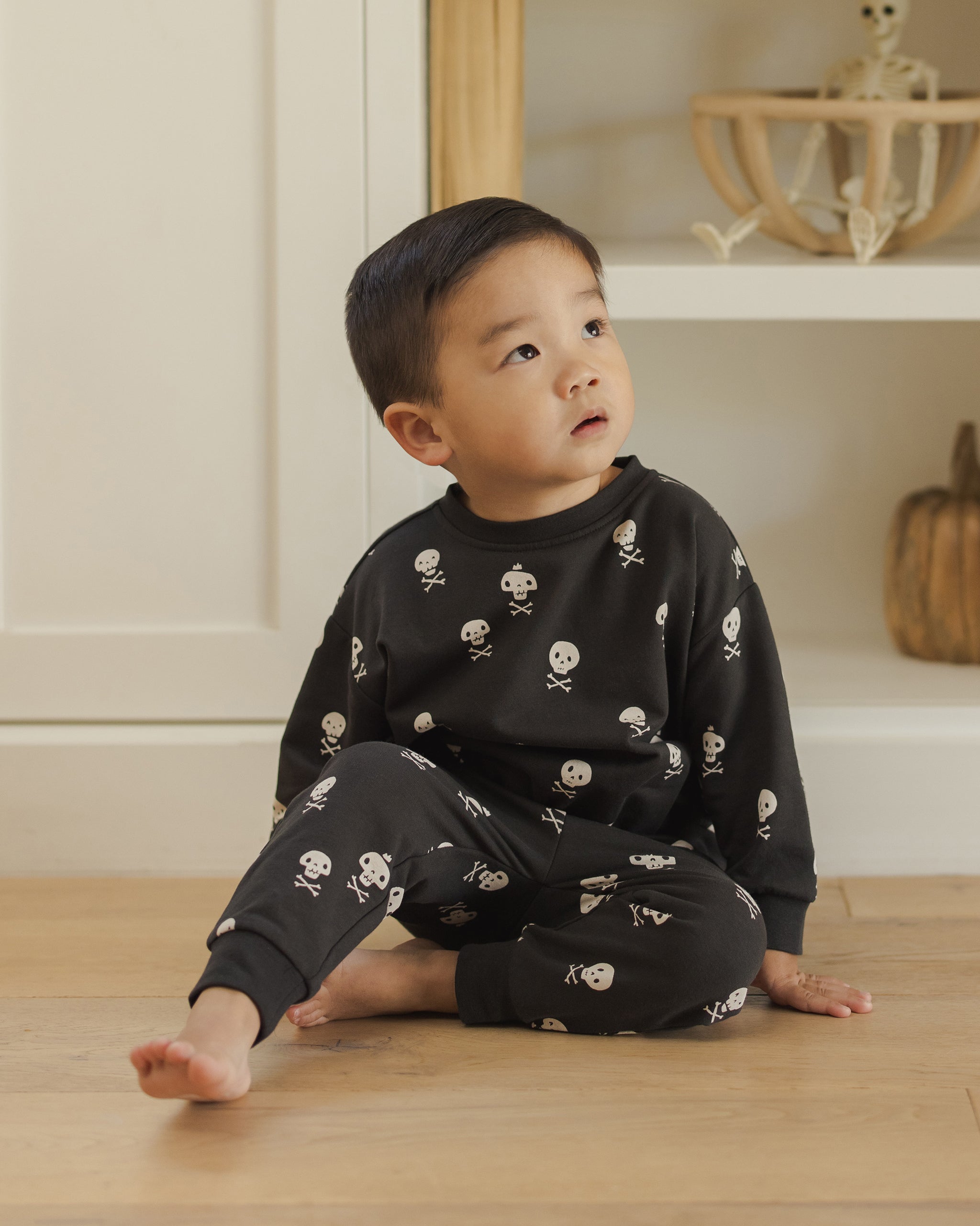 Relaxed Fleece Sweatshirt and Sweatpants || Crossbones