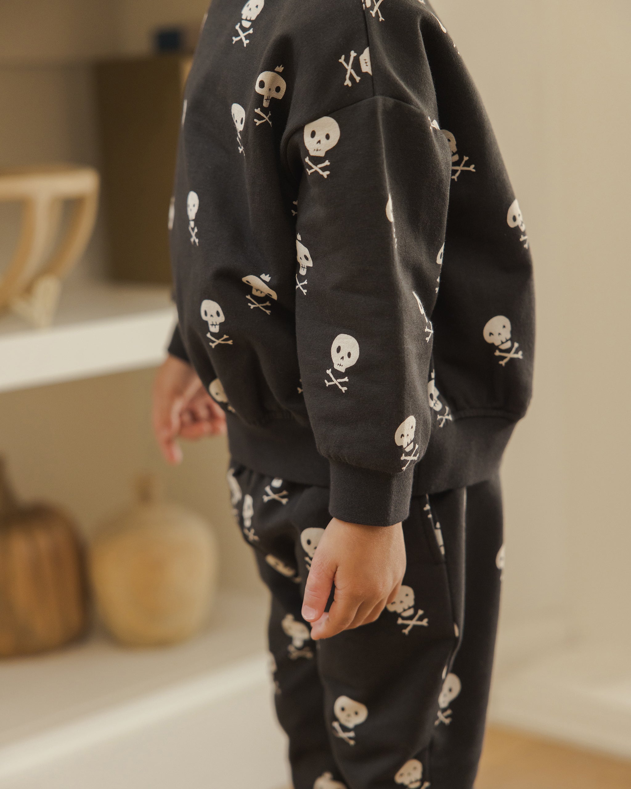 Relaxed Fleece Sweatshirt and Sweatpants || Crossbones