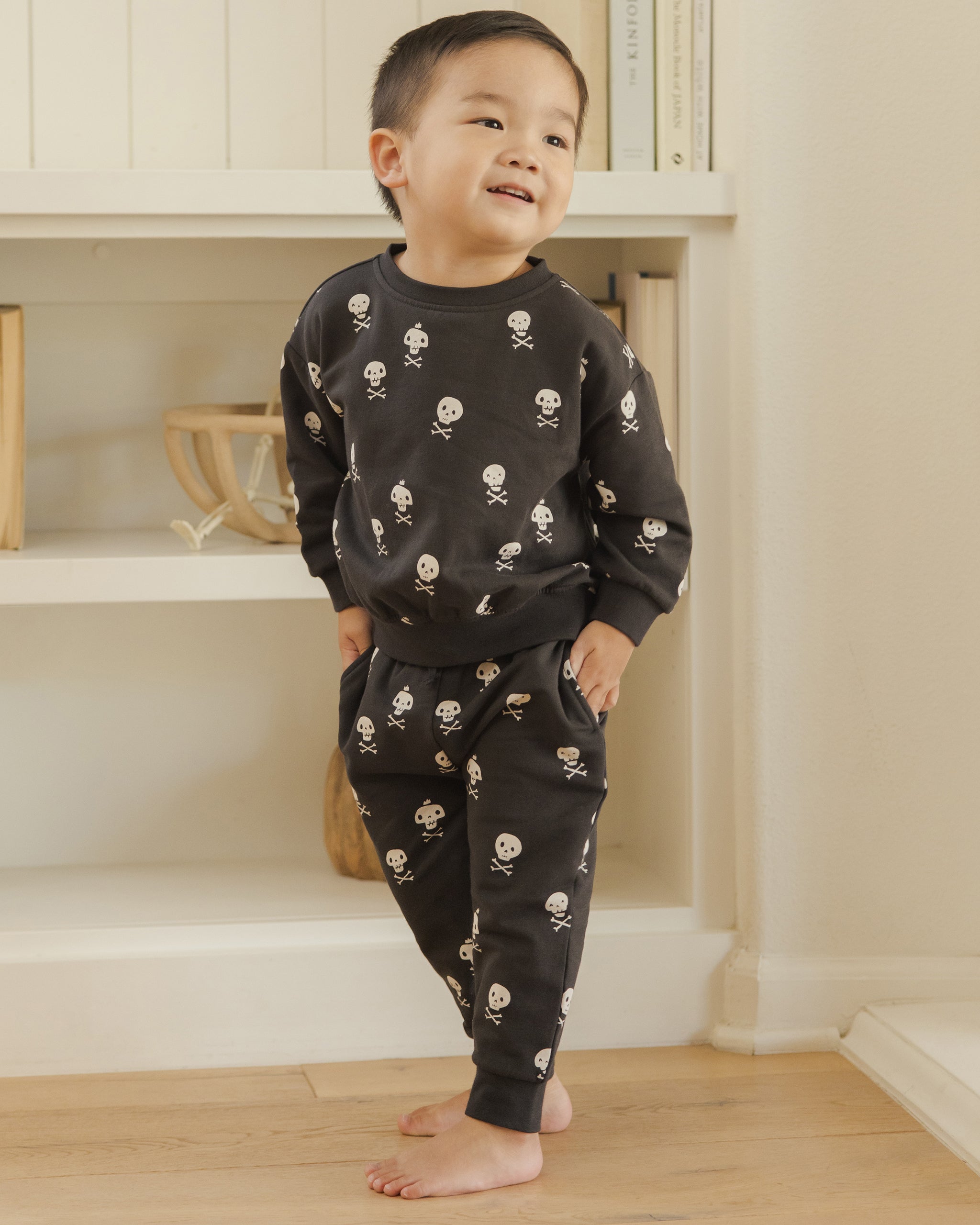 Relaxed Fleece Sweatshirt and Sweatpants || Crossbones