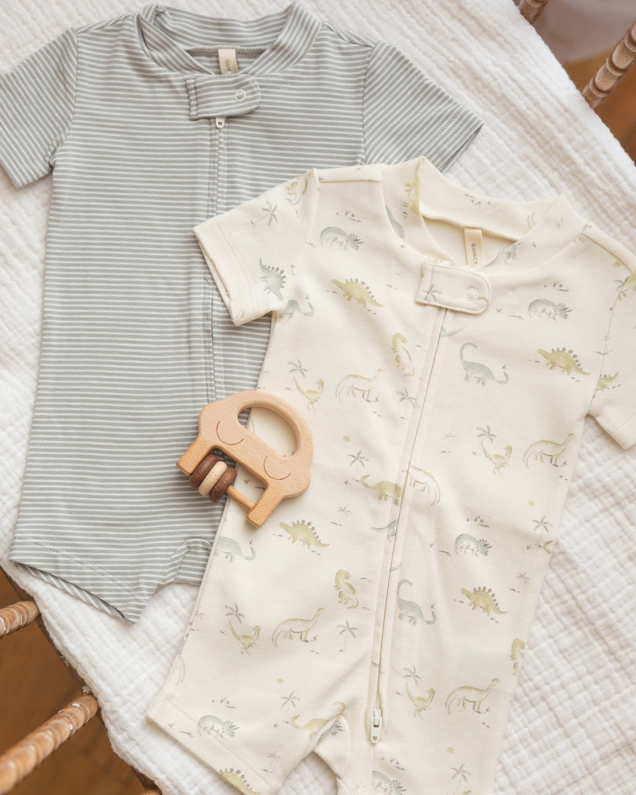 Zip Short Sleeve Sleeper || Dinosaur