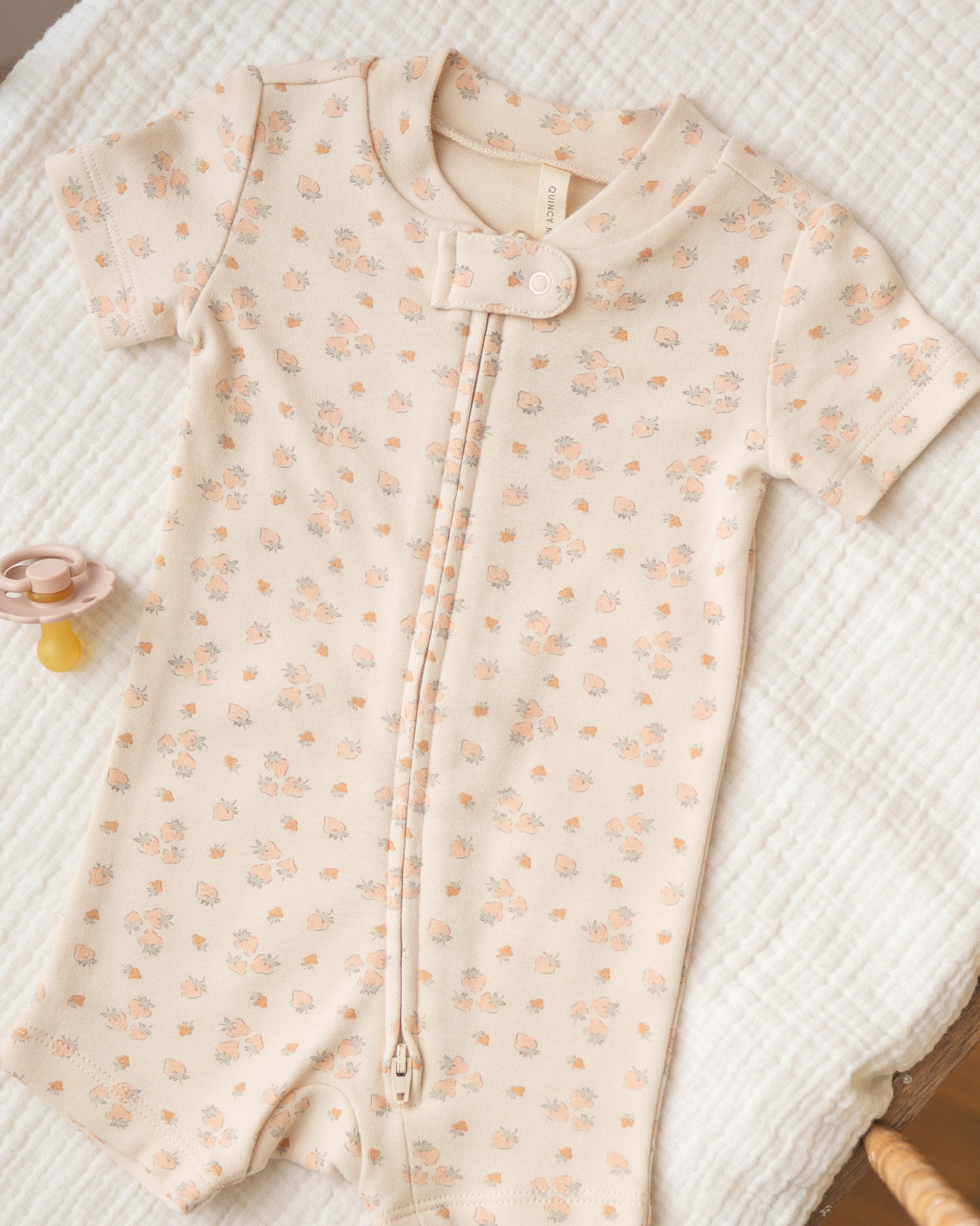 Zip Short Sleeve Sleeper || Strawberries