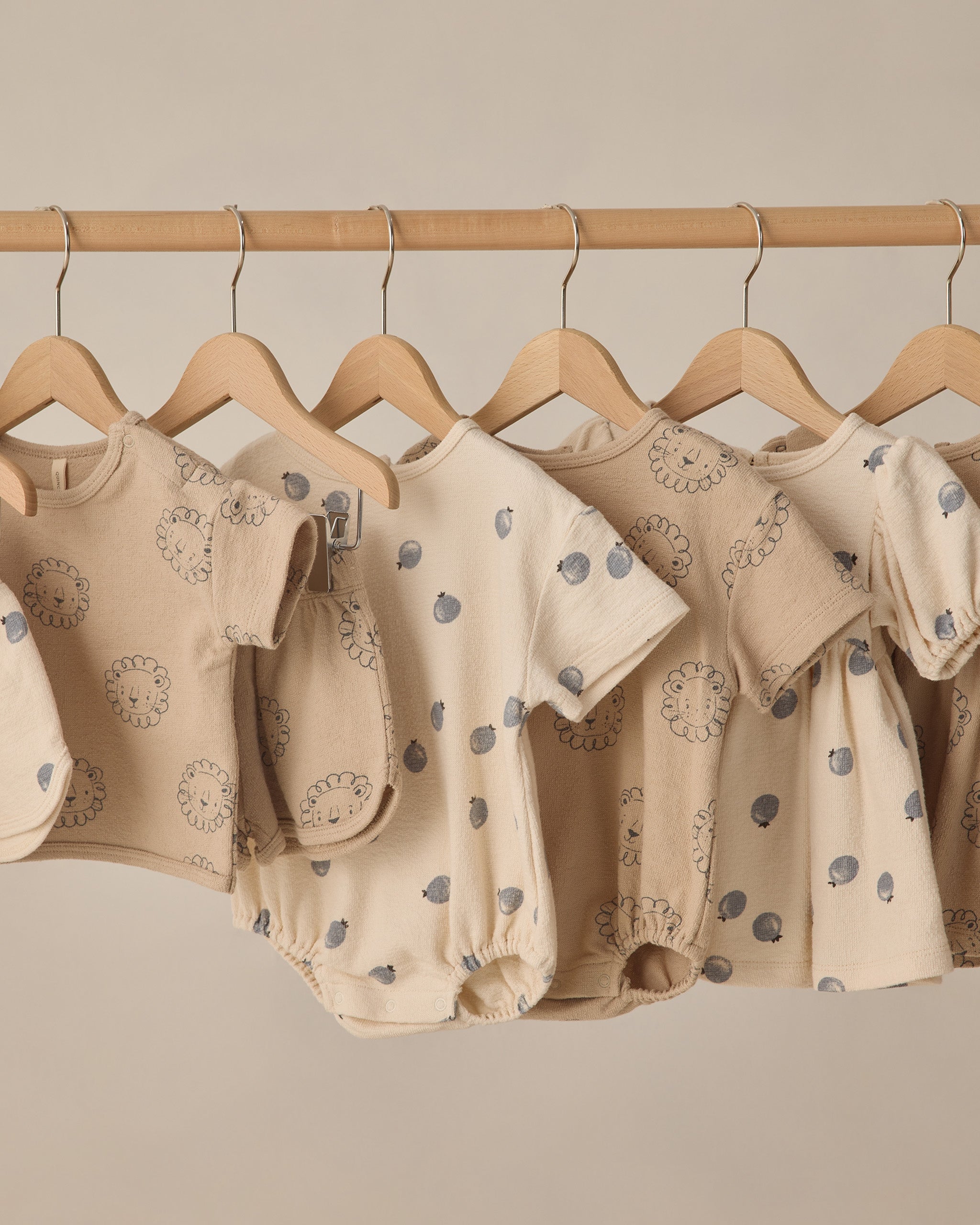 Relaxed Short Sleeve Bubble Romper || Lion
