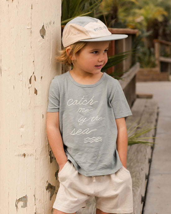 BASIC TEE || CATCH ME BY THE SEA