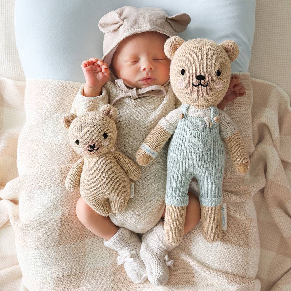 Baby honey bear, gives 5 meals