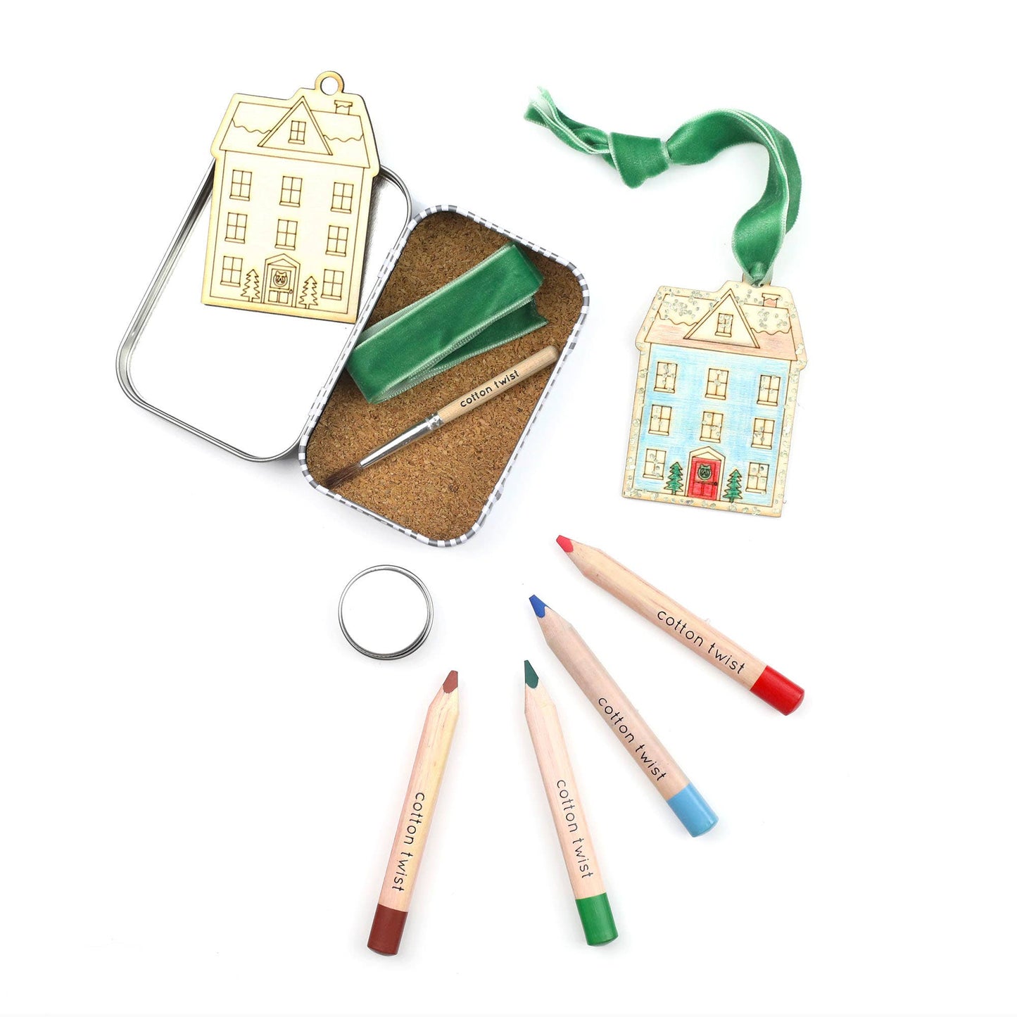 Make Your Own Christmas Dollhouse Decoration