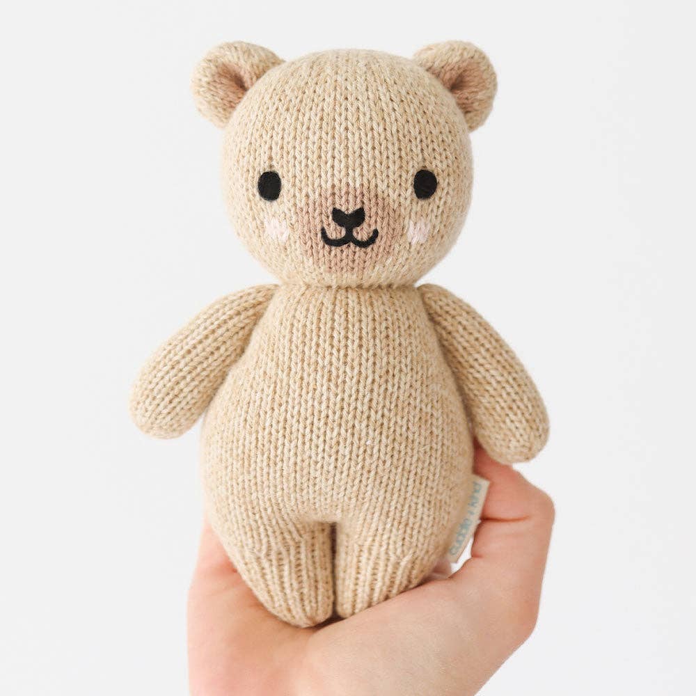 Baby honey bear, gives 5 meals