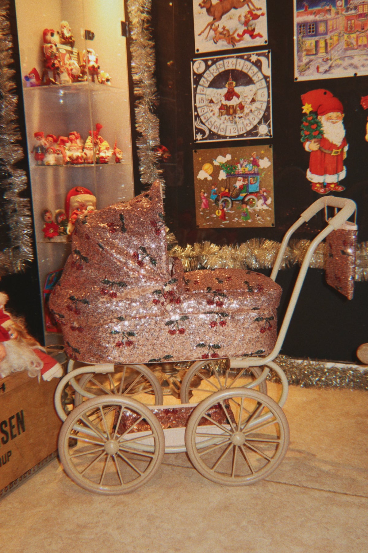 Sparkly Minnie Doll Pram - Cherry Sequin
