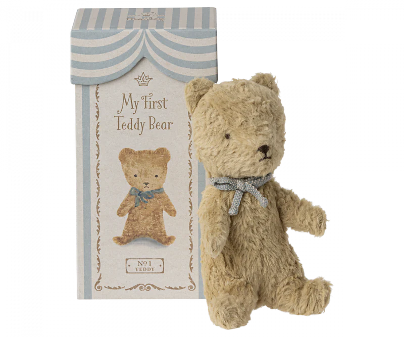 My First Teddy, Sand